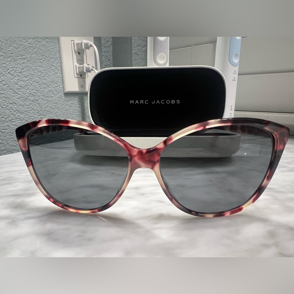 MARC JACOBS Oversized Cat Eye Sunglasses